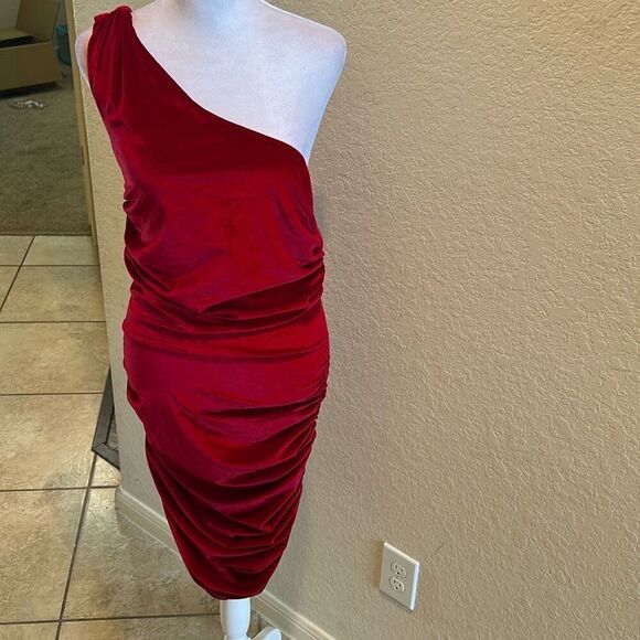 Miscreants Size UK 14 US 10 One Shoulder Velvet Mini Dress Red Cocktail Party - Picture 1 of 11